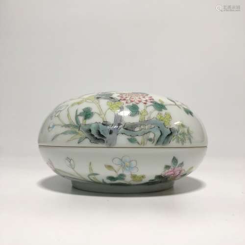 Chinese Famille Rose Round Cover Box ,Mark