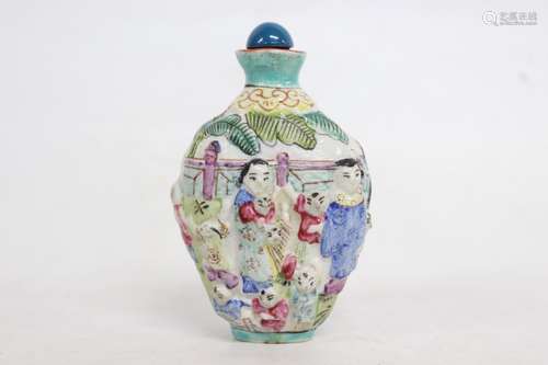 Chinese Famille Rose Porcelain Snuff Bottle