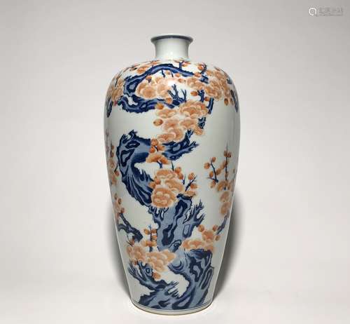 Chinese Blue and White Wucai Porcelain Vase,Mark