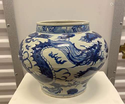 Chinese Blue and white Dragon Jar