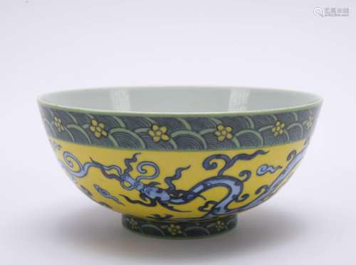 A blue and white and yellow-ground 'dragon' bowl