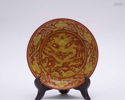 A red-ground and yellow glazed 'dragon' dish