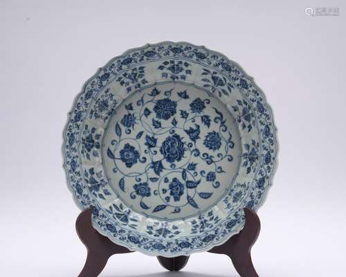 A blue and white 'floral' dish