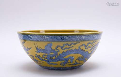 A blue and white and yellow-ground 'dragon' bowl