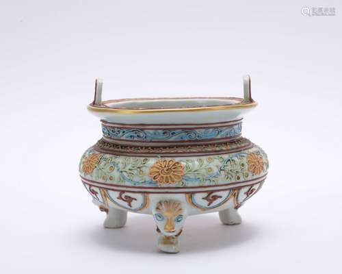 A Wu cai 'floral' censer