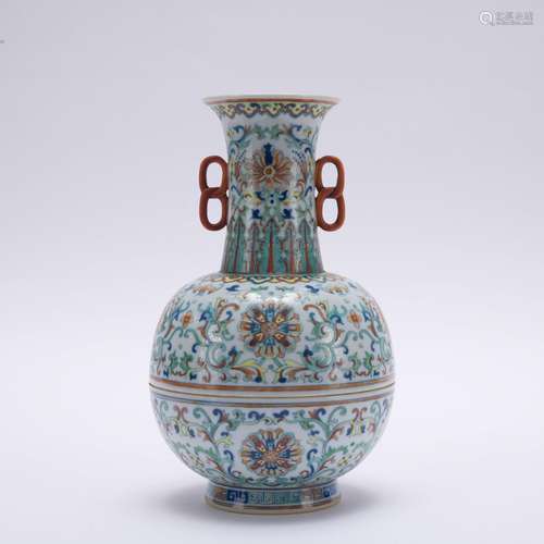 A Dou cai 'floral' vase