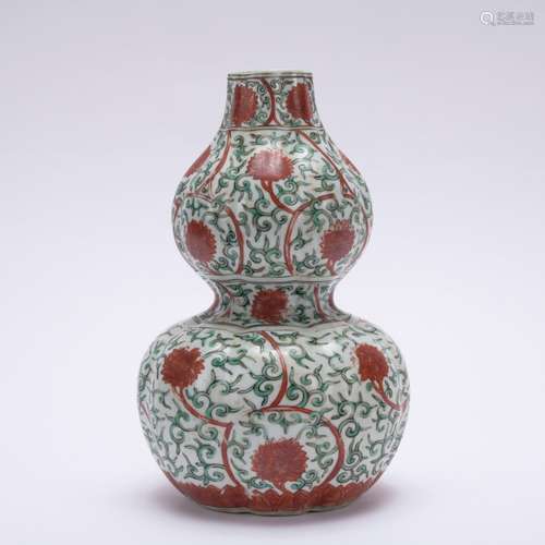 A Wu cai 'floral' gourd-shaped vase