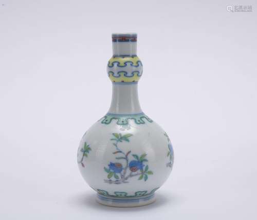 A Dou cai garlic-head vase