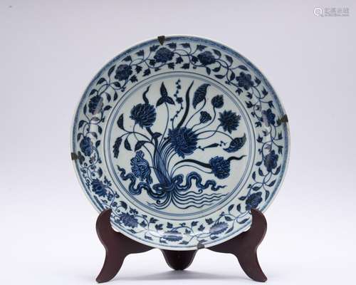 A blue and white 'floral' dish