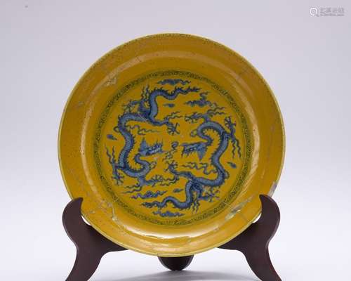 A blue and white and yellow-ground 'dragon' dish