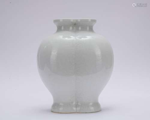 A white glazed two-mouth vase