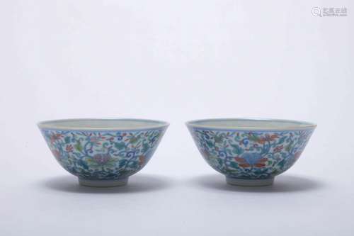 A pair of Dou cai 'floral' bowl