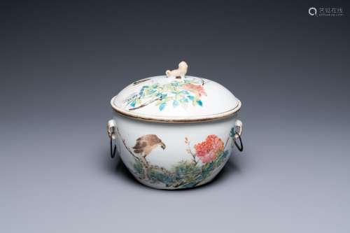 A Chinese qianjiang cai bowl and cover, signed Yi Mao, 19/20...