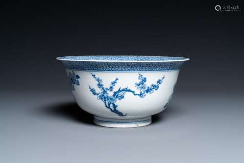 A Chinese blue and white bowl with floral design, Kangxi