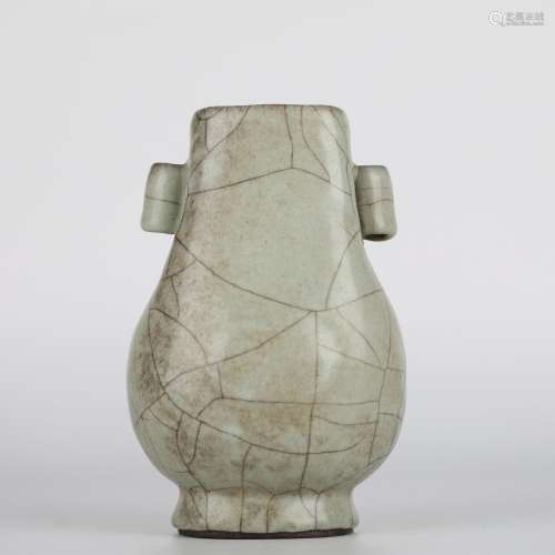 Chinese Guan glaze bottle, Song Dynasty