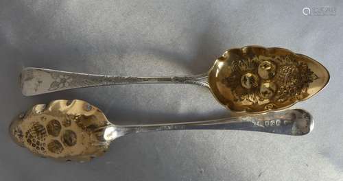 A125 - Paire de BERRY SPOONS en argent