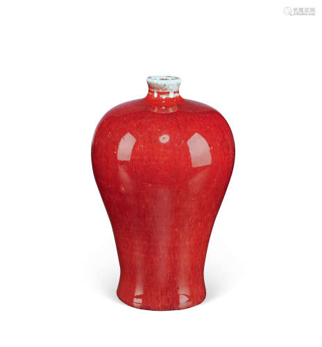 18世纪  红釉梅瓶
