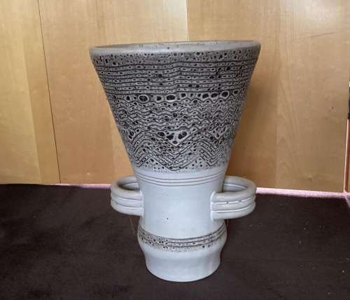 Jean AUSTRUY (1915-1985)<br />
Vase tronconique en terre cui...