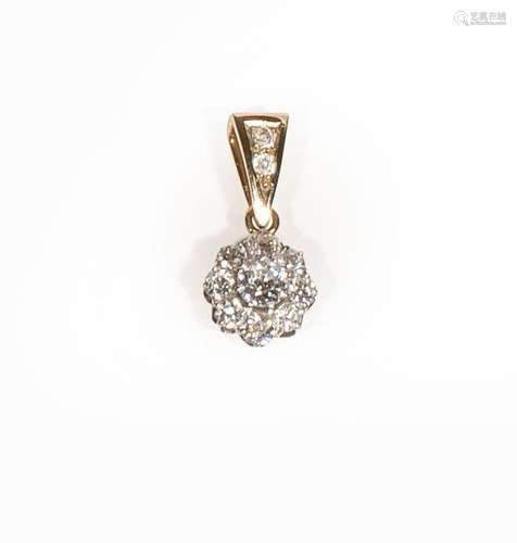 PENDENTIF en or 18 ct et platine  serti d'un brillant centra...