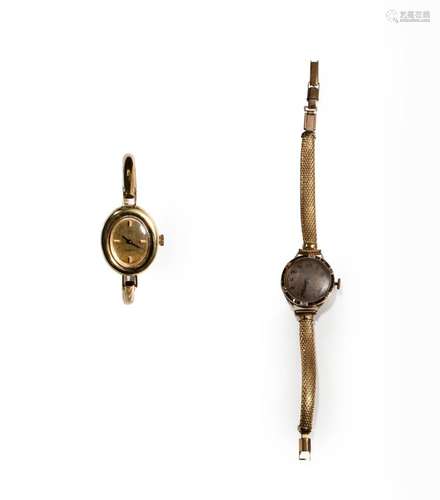 DEUX MONTRES BRACELET DE DAME:<br />
Montre boitier or, lune...