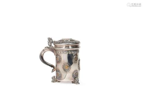 CHOPE/TANKARD, AUTRICHE, en argent orné de pièces de monnaie...