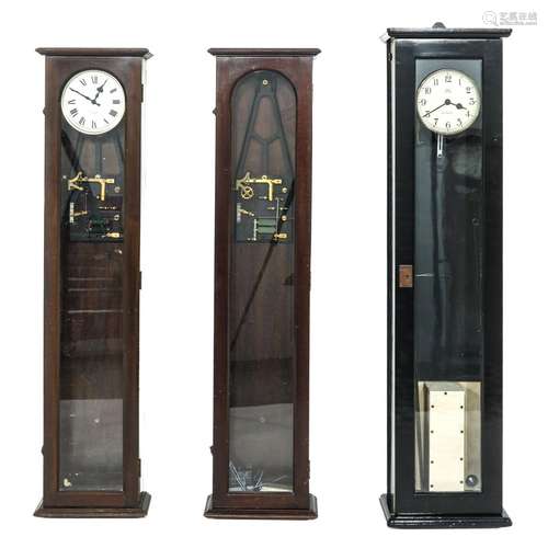 A Lot of 3 Electric Clocks