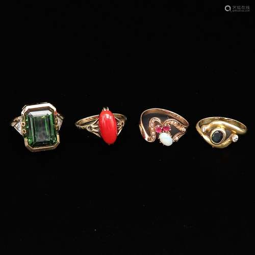 A Collection of 4 Ladies 14KG Rings