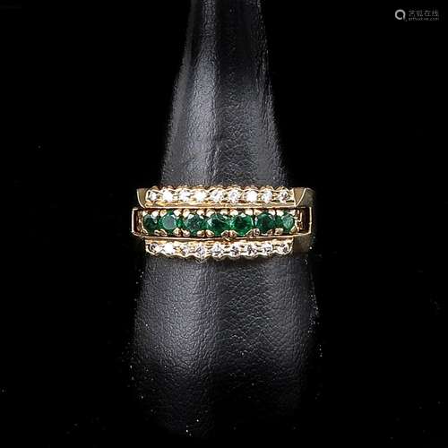 An 18KG Ladies Diamond and Emerald Ring