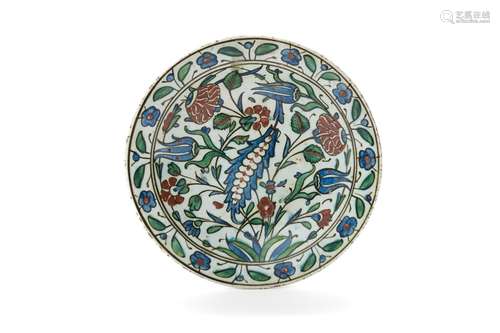 Plat d'Iznik à la palme garnie d'une branche fleurie