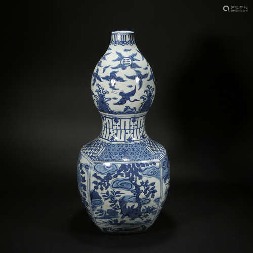 CHINESE MING DYNASTY JIAJING BLUE AND WHITE GOURD VASE