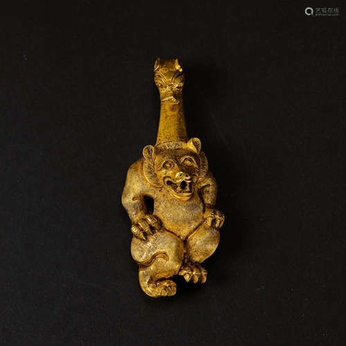 PURE GOLDEN BEAR BELT HOOK, WARRING STATES PERIOD, CHINA