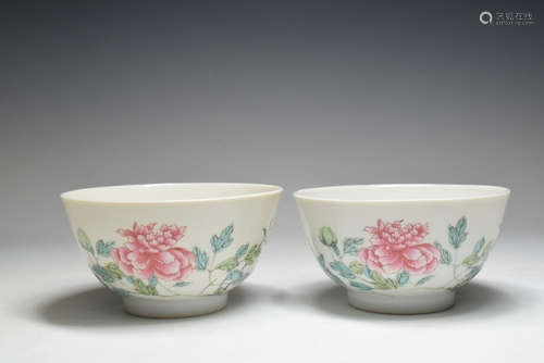 Pair of Famille Rose Flower Pattern Porcelain Bowl