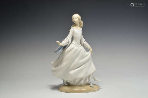 Lladro Beauty Figure