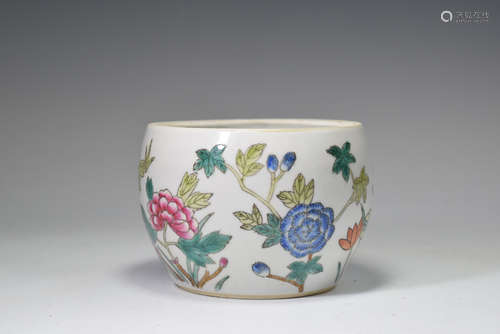 Famille Rose Flower Small Porcelain Tank