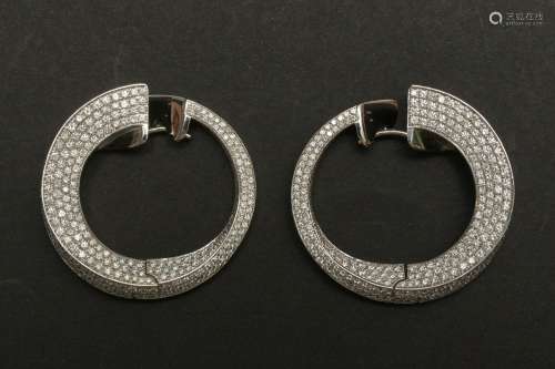 Paire de boucles d'oreille