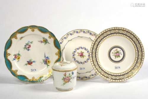 Lot de quatre porcelaines