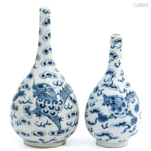 A Lot of 2 Small Vases