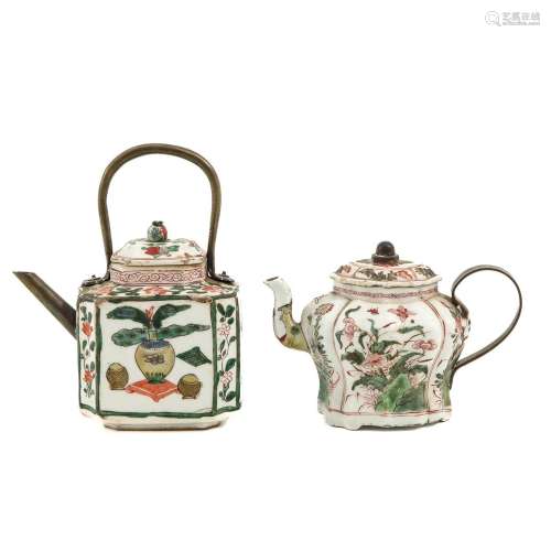 A Lot of 2 Famille Verte Teapots