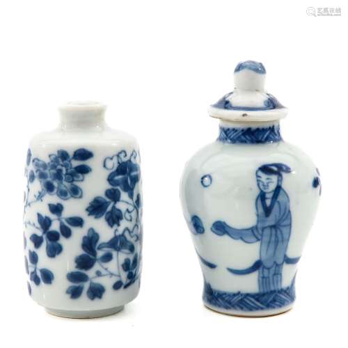 A Lot of 2 Miniature Blue and White Vases