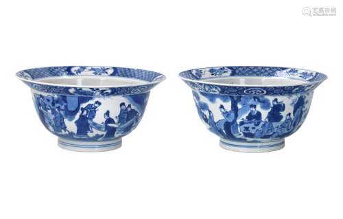 A pair of blue and white porcelain 'klapmuts' bowls