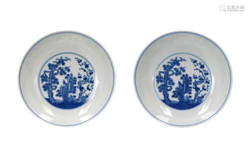 A pair of blue and white porcelain deep dishes