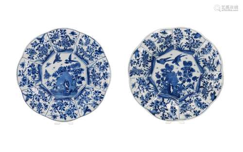 A pair of blue and white porcelain deep dishes with lobed ri...