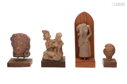 A lot of four ceramic sculptu