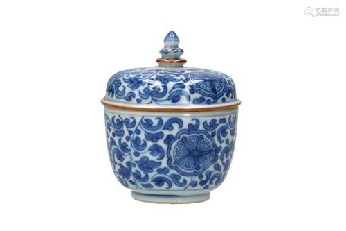 A blue and white porcelain lidded jar, decorated with flower...