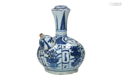 A blue and white 'kraak' porcelain kendi, decorated with flo...