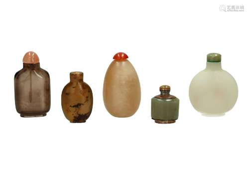 A lot of five snuff bottles in different shapes and material...