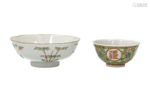 A lot of two polychrome porcelain bowls, 1) decorated with c...