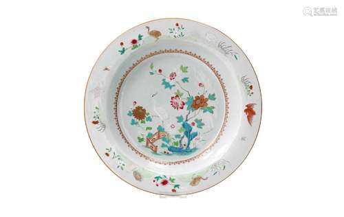 A famille rose porcelain washing bowl, decorated with a cran...