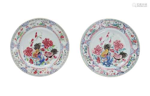 A pair of famille rose porcelain dishes, decorated with roos...