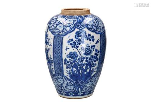 A blue and white porcelain jar decorated with flowers